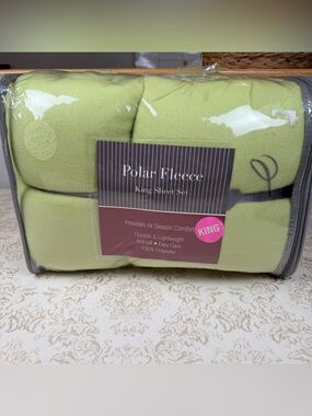 Polar Fleece King Sheet Set in Light Green NEW!